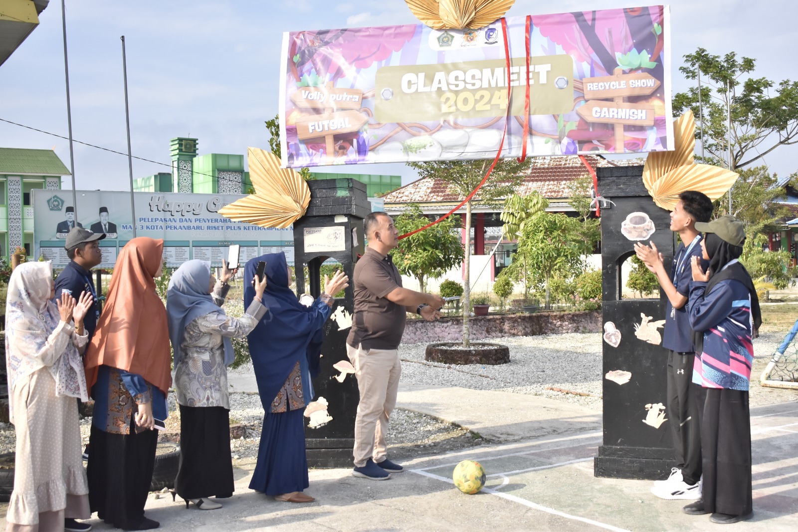 JELANG PEMBAGIAN RAPOR, OSIM MAN 3 KOTA PEKANBARU GELAR CLASSMEETING