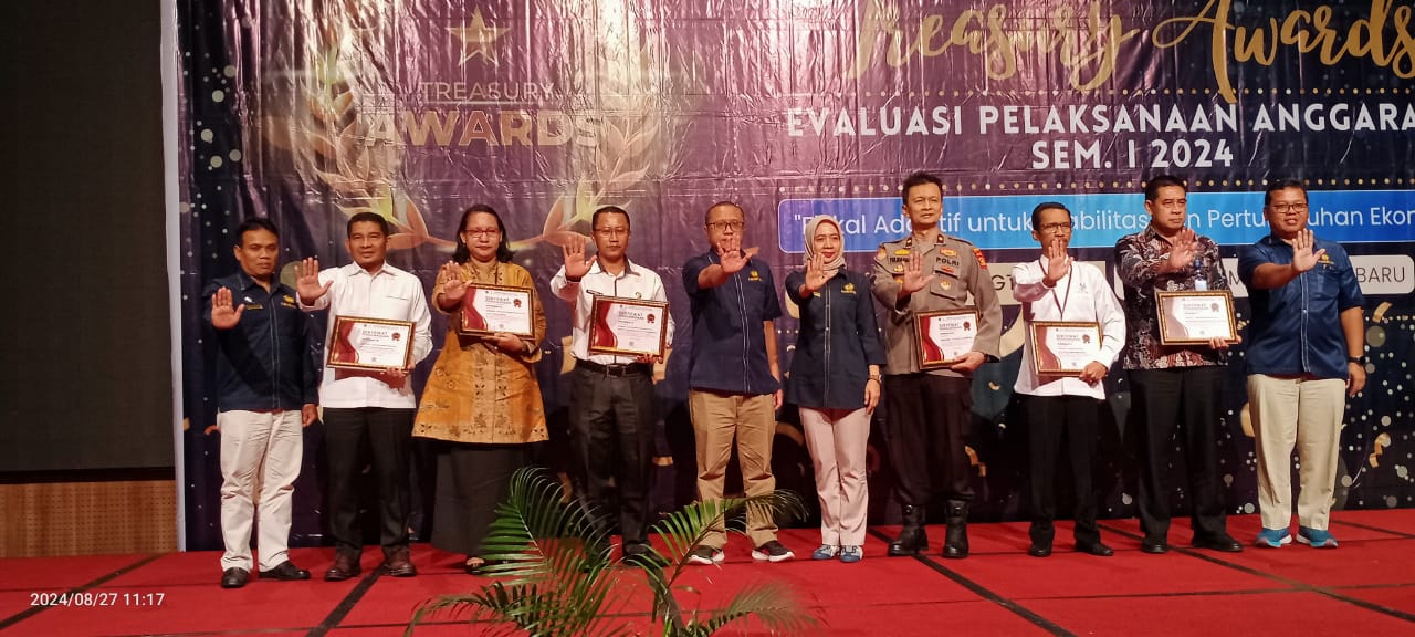 MAN 3 Kota Pekanbaru Raih Penghargaan Penyampaian LPJ Bendahara Pengeluaran Terbaik