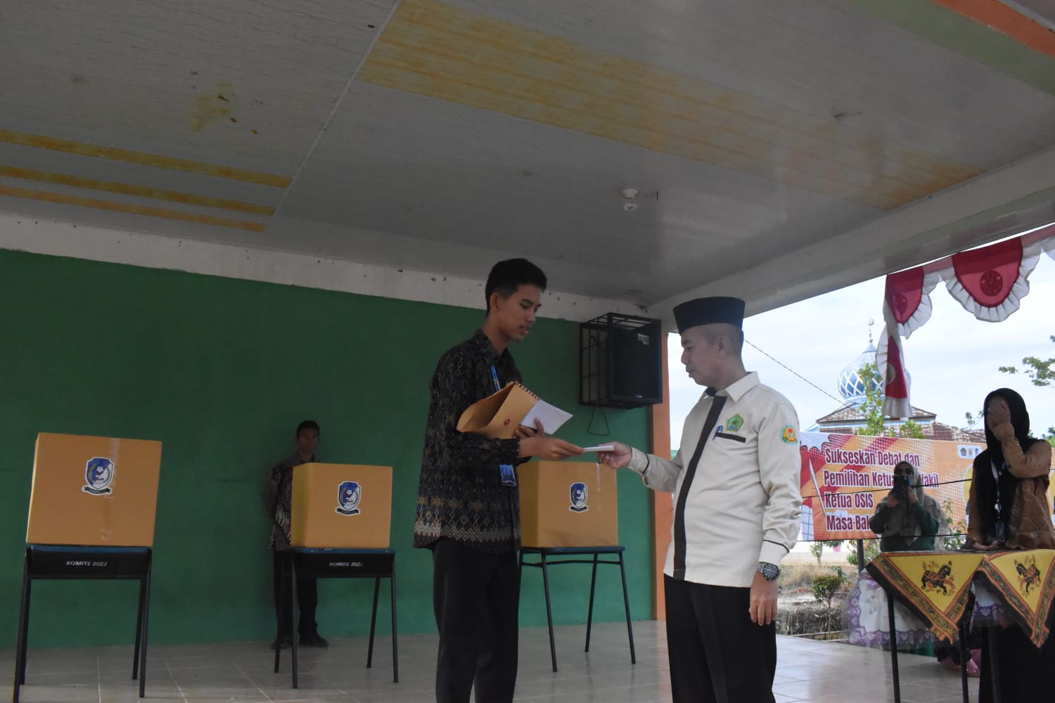 LATIHAN DEMOKRASI , PEMILIHAN KETUA DAN WAKIL KETUA OSIM MAN 3 PEKANBARU PERIODE 2024/2025 BERJALAN LANCAR