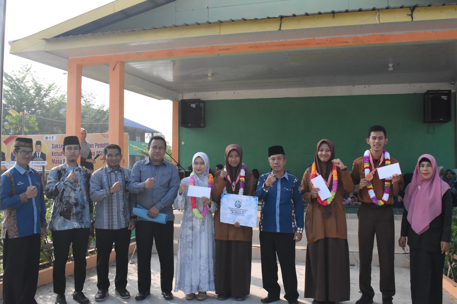 IKUTI KOMPETISI NASIONAL , TIM RISET MAN 3 PEKANBARU SUKSES RAIH DUA PRESTASI
