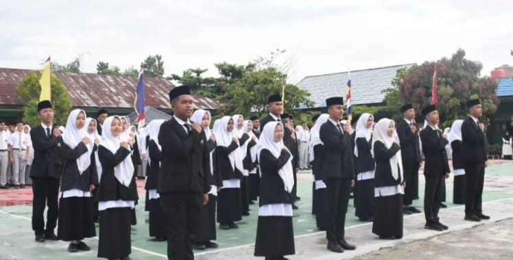 Pelantikan OSIS dan MPK Peiode 2024/2025, Membangkitkan Jiwa Kepemimpinan di MAN 3 Kota Pekanbaru