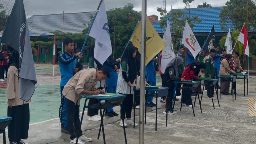 Pelantikan Dan Serah Terima Jabatan ketua Ekstrakurikuler  MAN  3 Pekanbaru Periode 2024/2025.