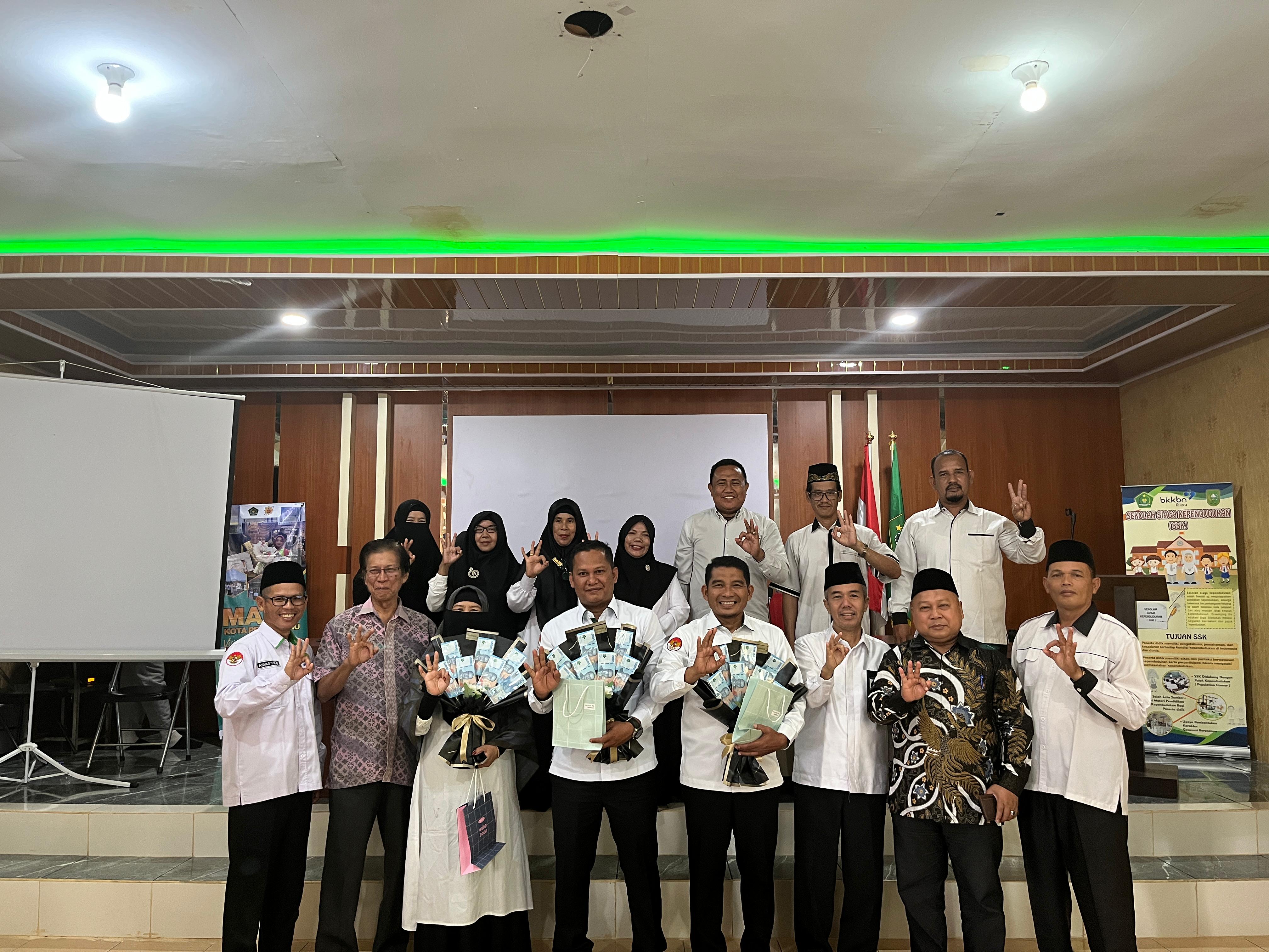 MAN 3 Pekanbaru Gelar Perpisahan Guru Purna Bakti dan Karyawan , Serta Serah Terima Jabatan