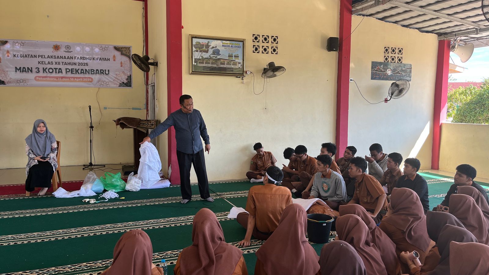 Bekali kemampuan agama siswa/i MAN 3 Kota Pekanbaru lakukan praktek fardu kifayah