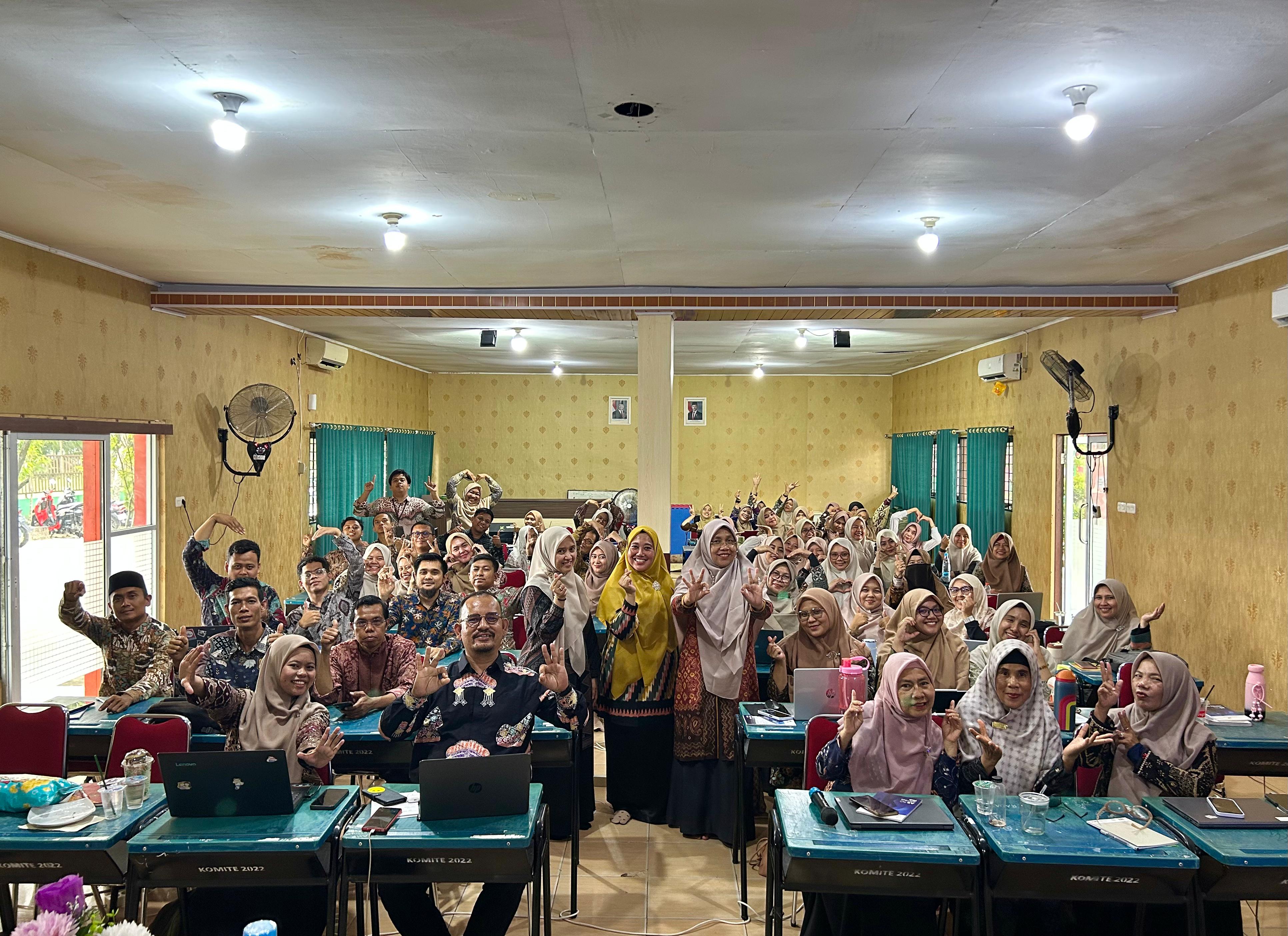 Asah Kompetensi Pendidik, MAN 3 Pekanbaru Selenggarakan Pelatihan Soal HOTS dan Literasi