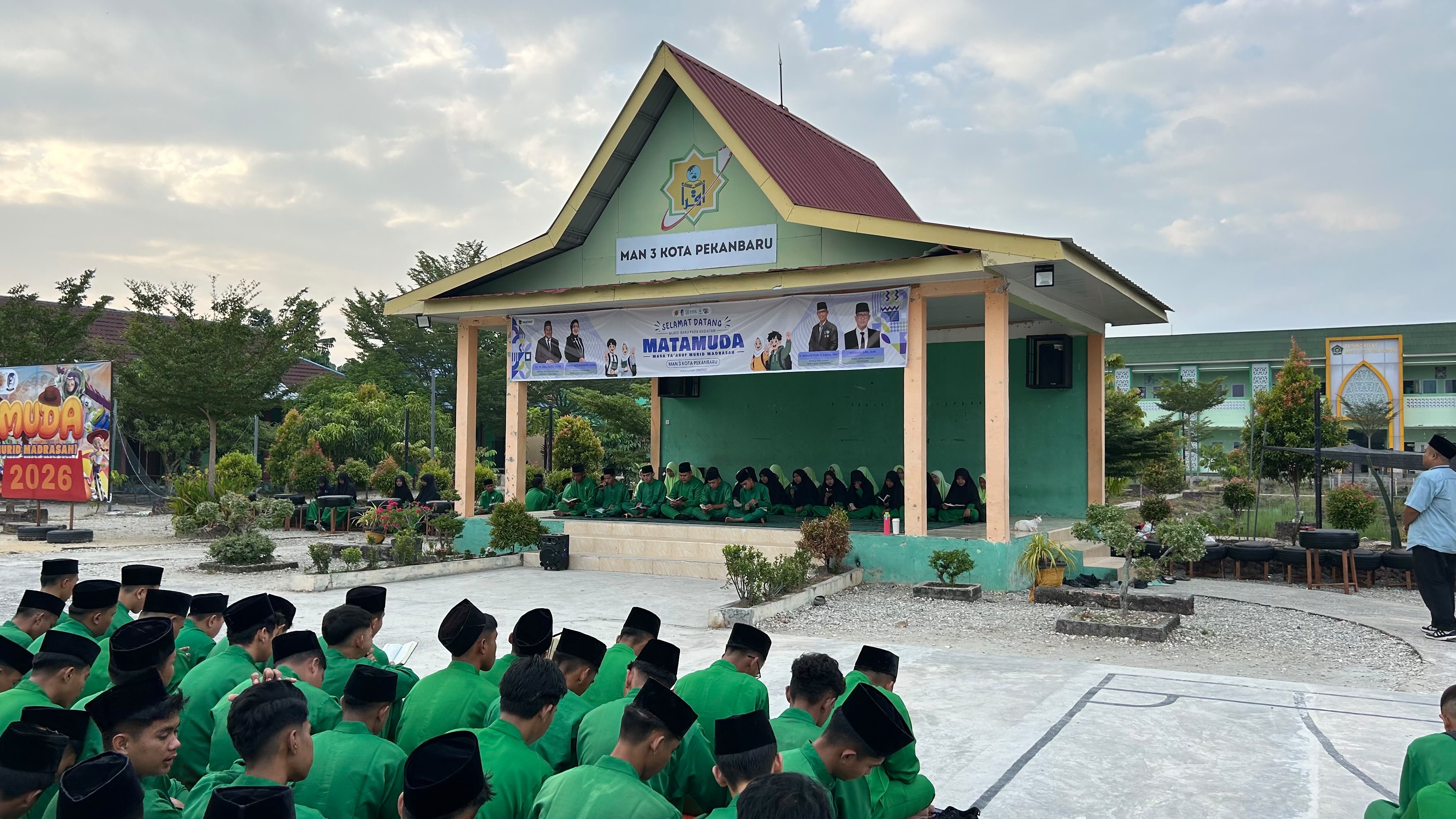 Wujudkan Solidaritas, MAN 3 Kota Pekanbaru Gelar Doa Bersama