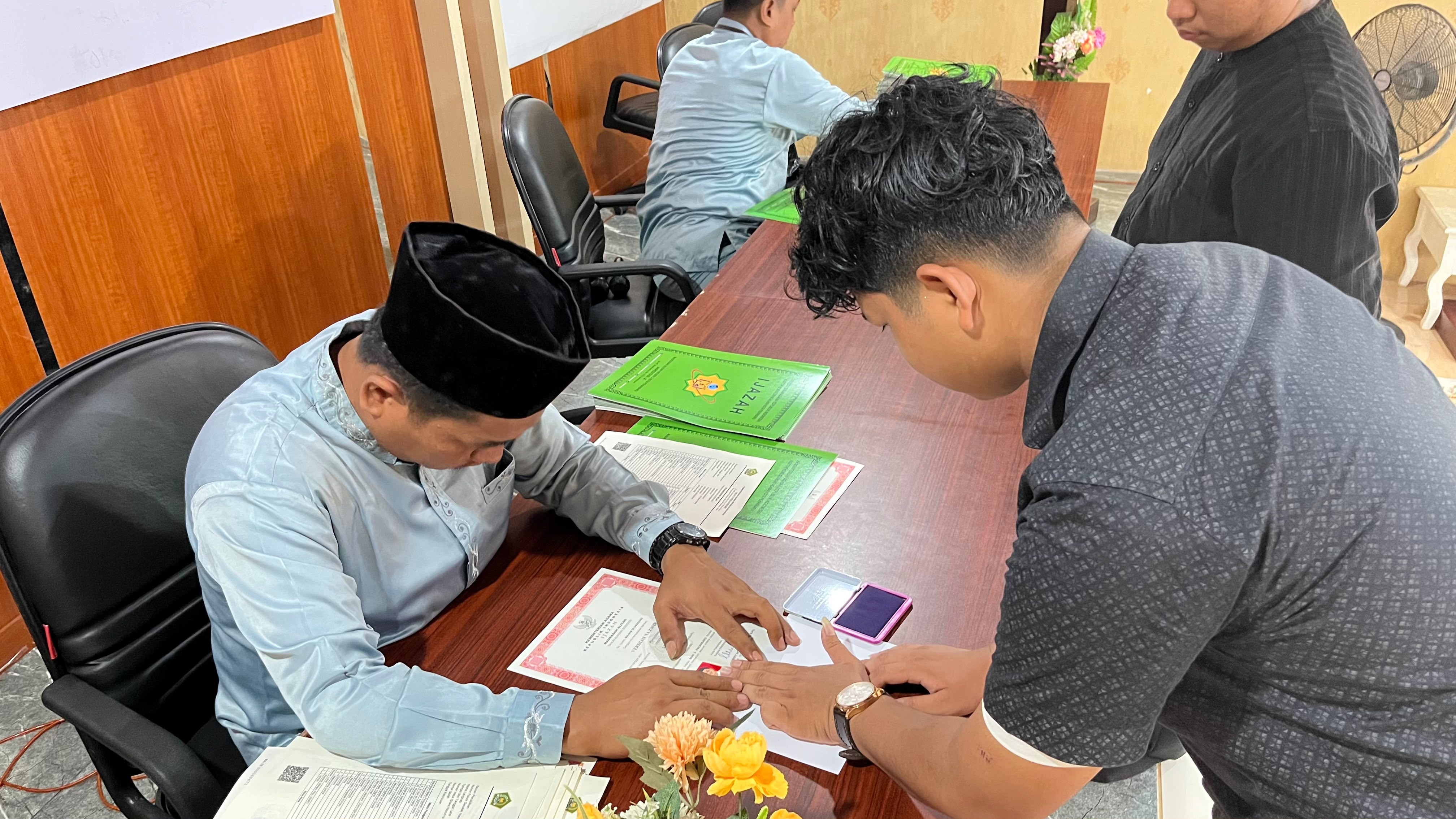Alumni MAN 3 Kota Pekanbaru Jalani Pengambilan Sidik Jari untuk Pengesahan Ijazah