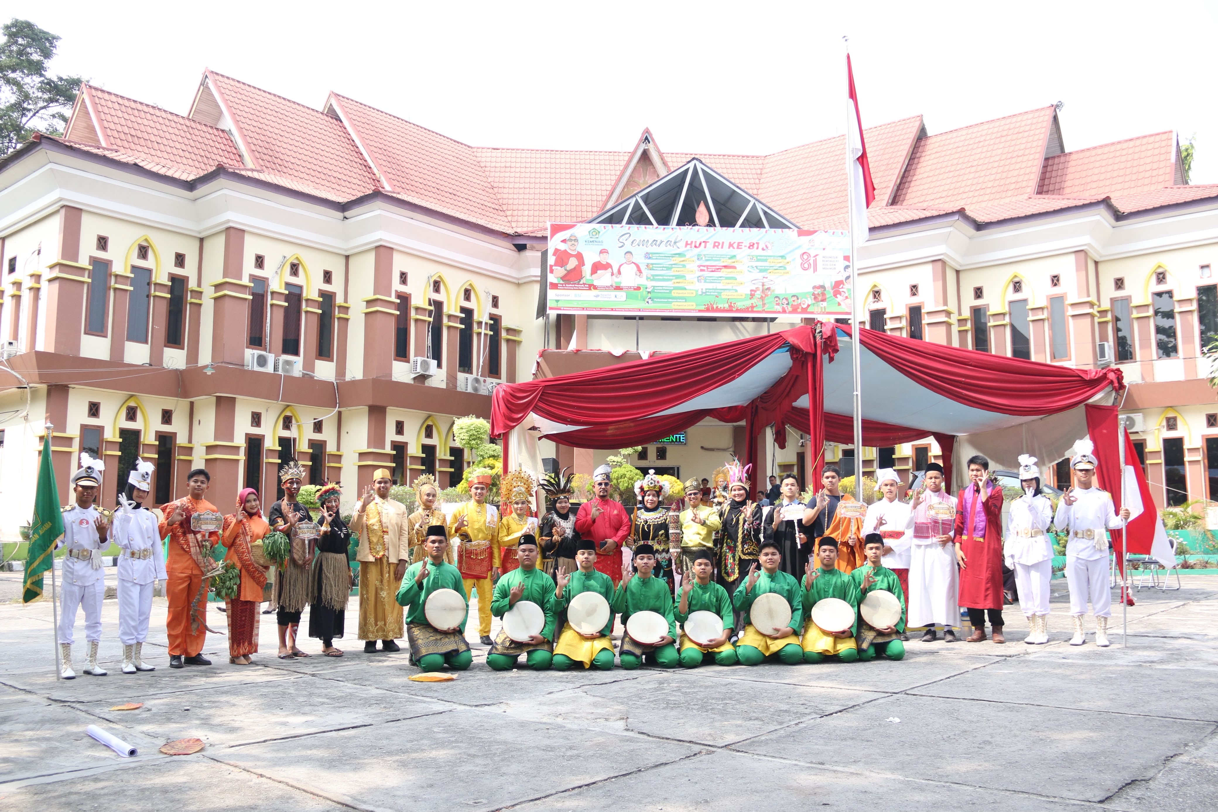 Semarak Kemerdekaan, MAN 3 Kota Pekanbaru Tampilkan Keberagaman dan Ekoteologi dalam Karnaval Kemenag