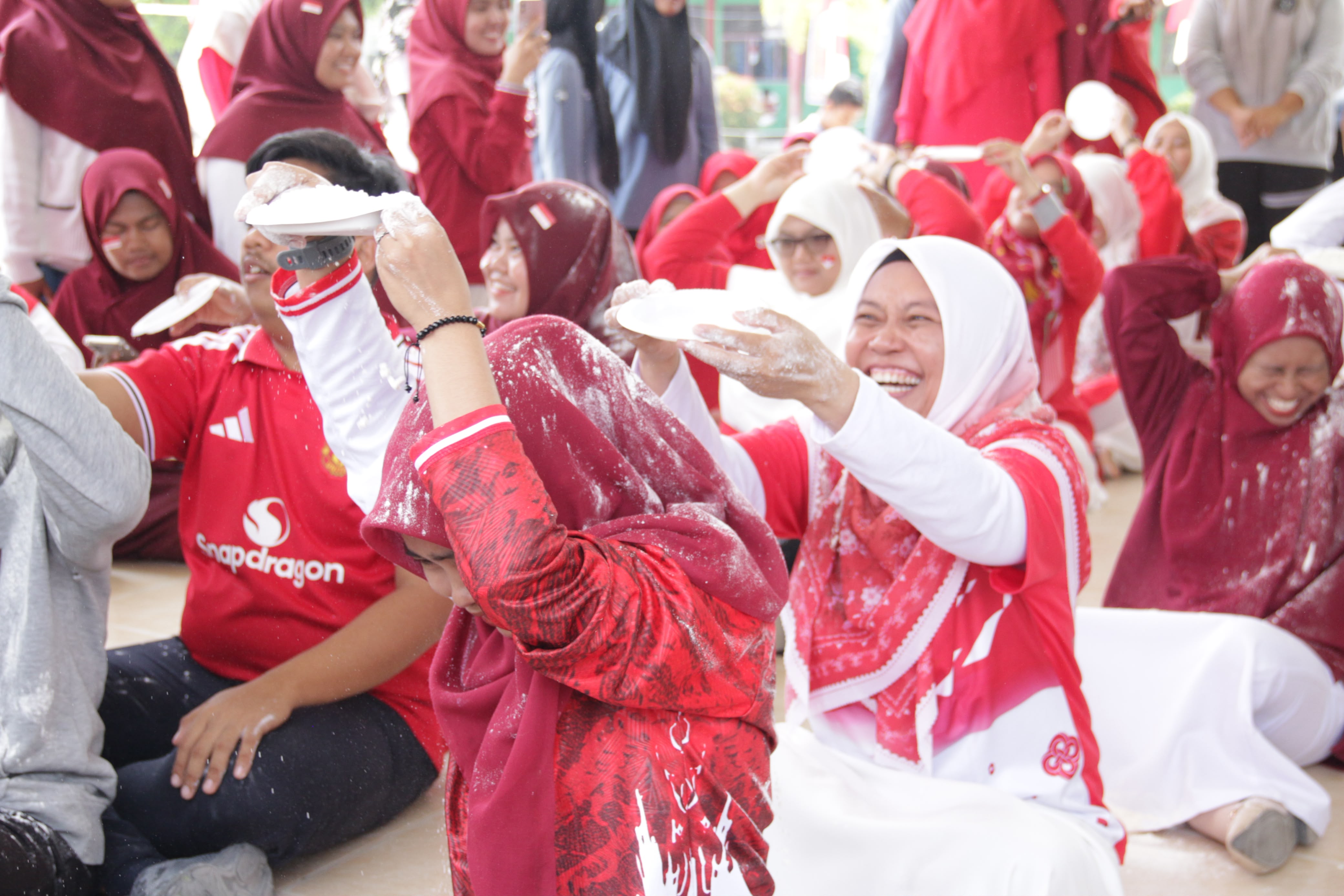 Warna-Warni Kemerdekaan di MAN 3 Kota Pekanbaru, GTK dan Murid Tunjukkan Kekompakan