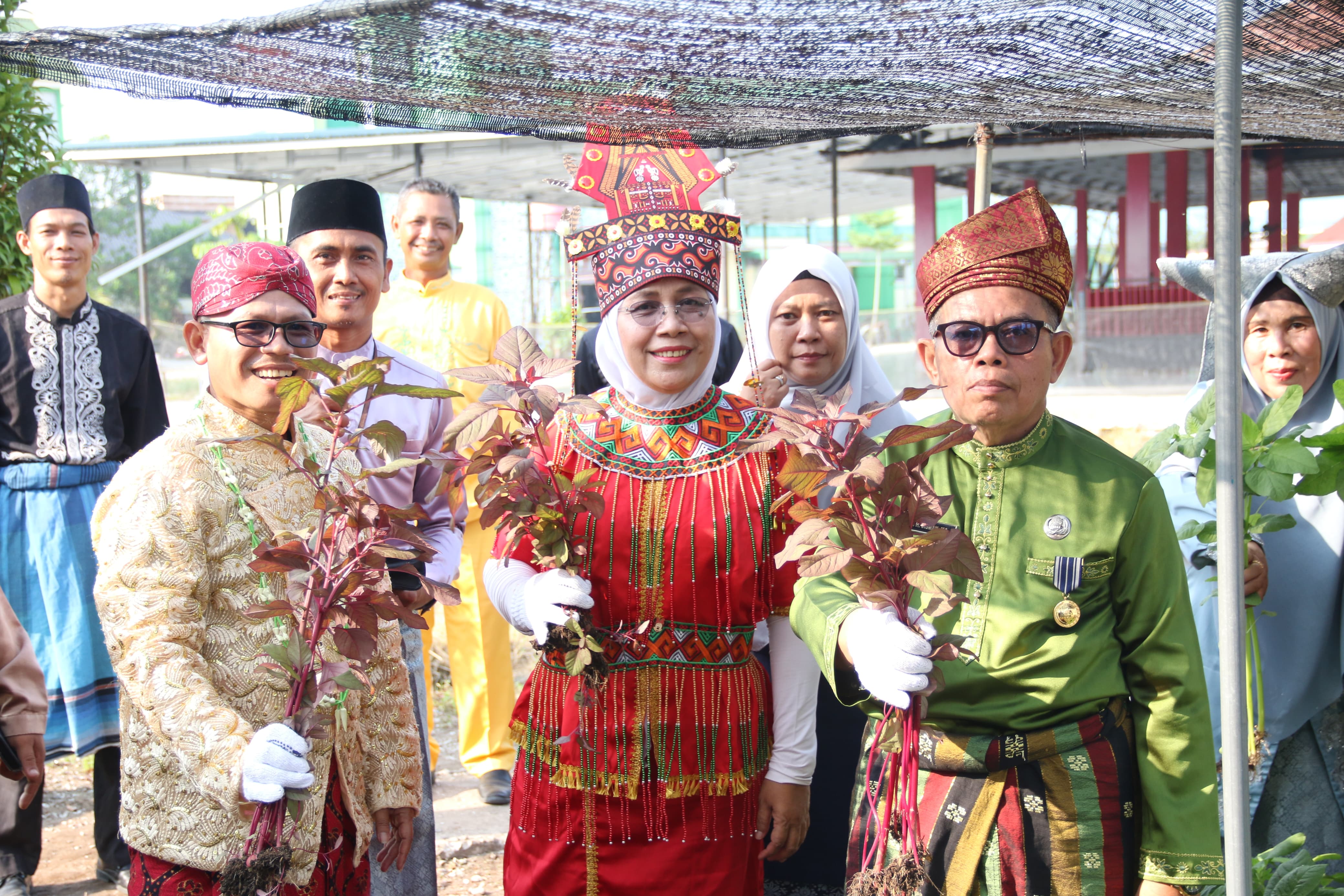 Tanam Kepedulian, Panen Kebaikan: MAN 3 Kota Pekanbaru Launching Kebun Ekoteologi
