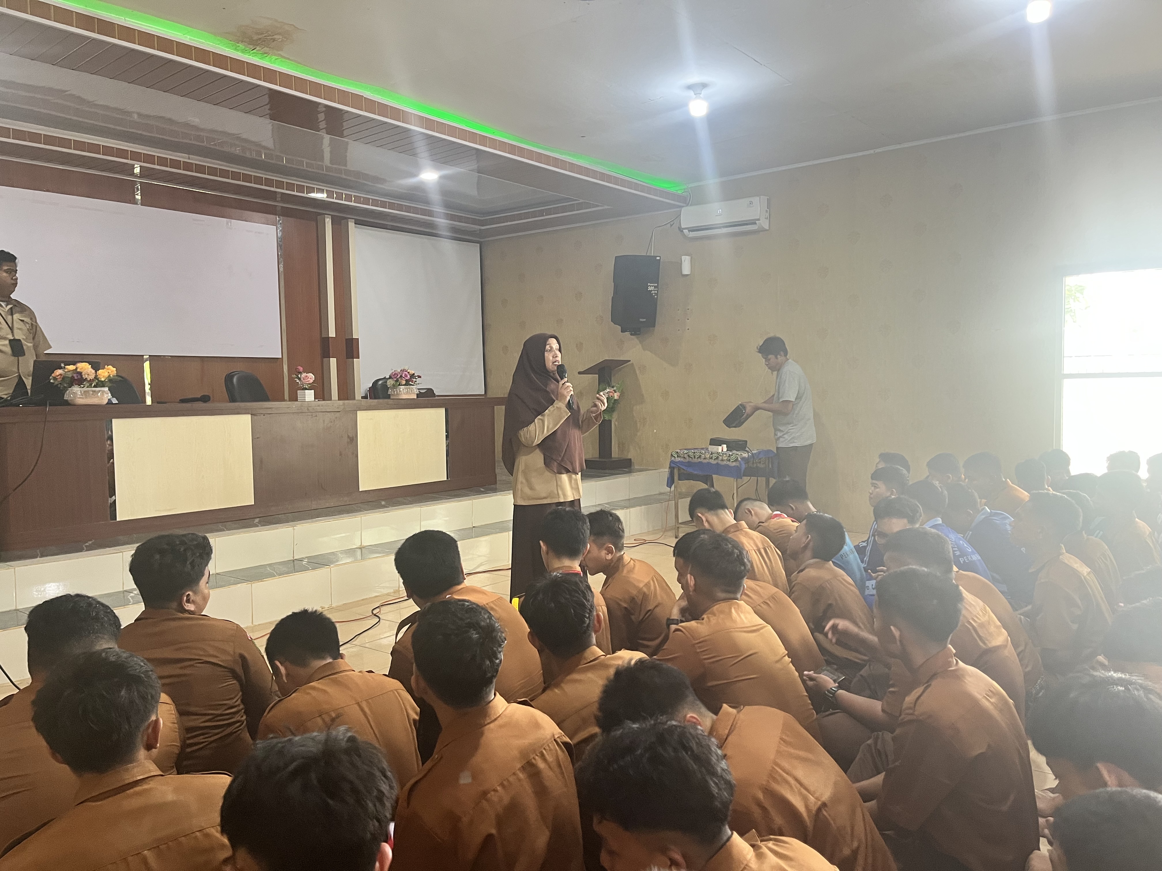 MAN 3 Kota Pekanbaru Peringati G30S PKI melalui Nonton Film Bersama