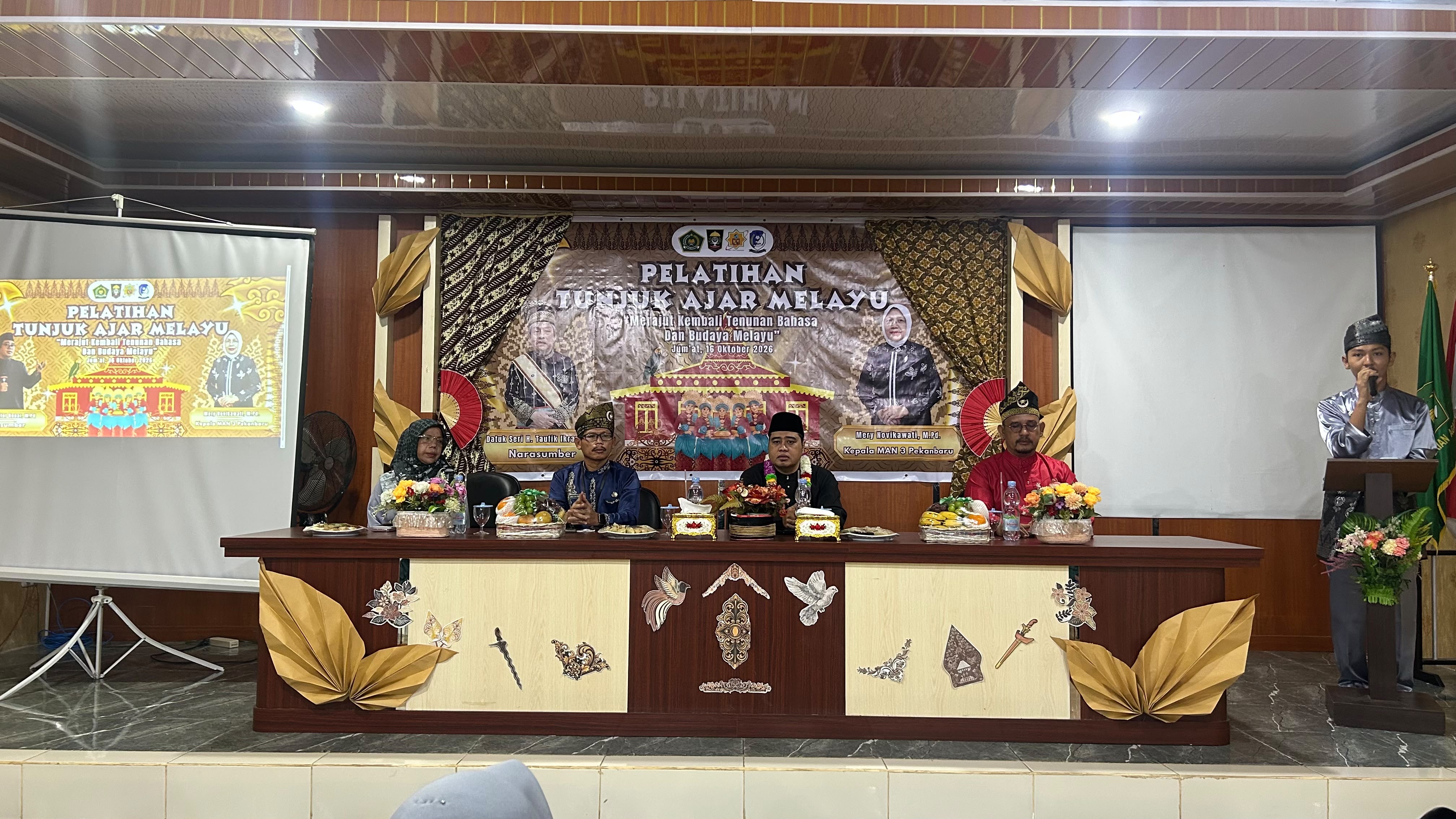 MAN 3 Kota Pekanbaru Gelar Pelatihan Tunjuk Ajar Melayu, Rajut Kembali Warisan Budaya
